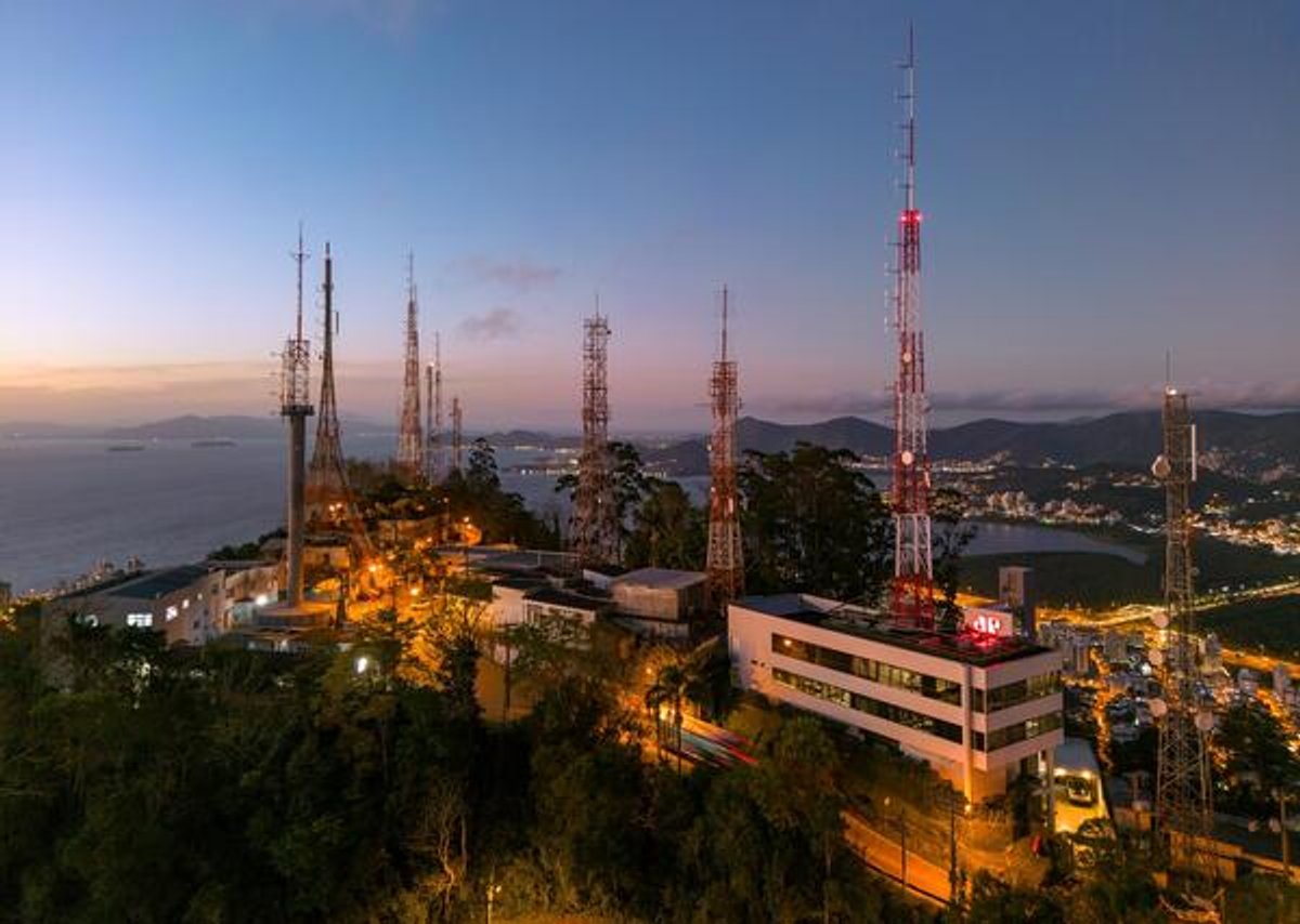 Jovem Pan FM amplia cobertura de sinal em Florianópolis (SC)