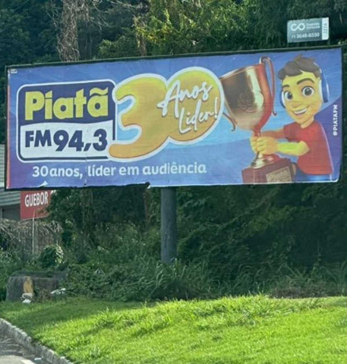 Piatã FM comemora 30 anos com campanha publicitária em Salvador