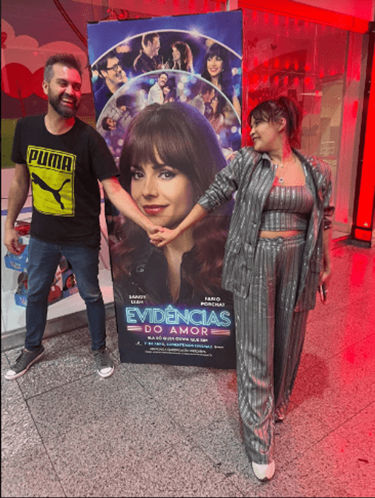 Maringá FM representa o meio rádio em filme estrelado por Sandy e Fábio Porchat