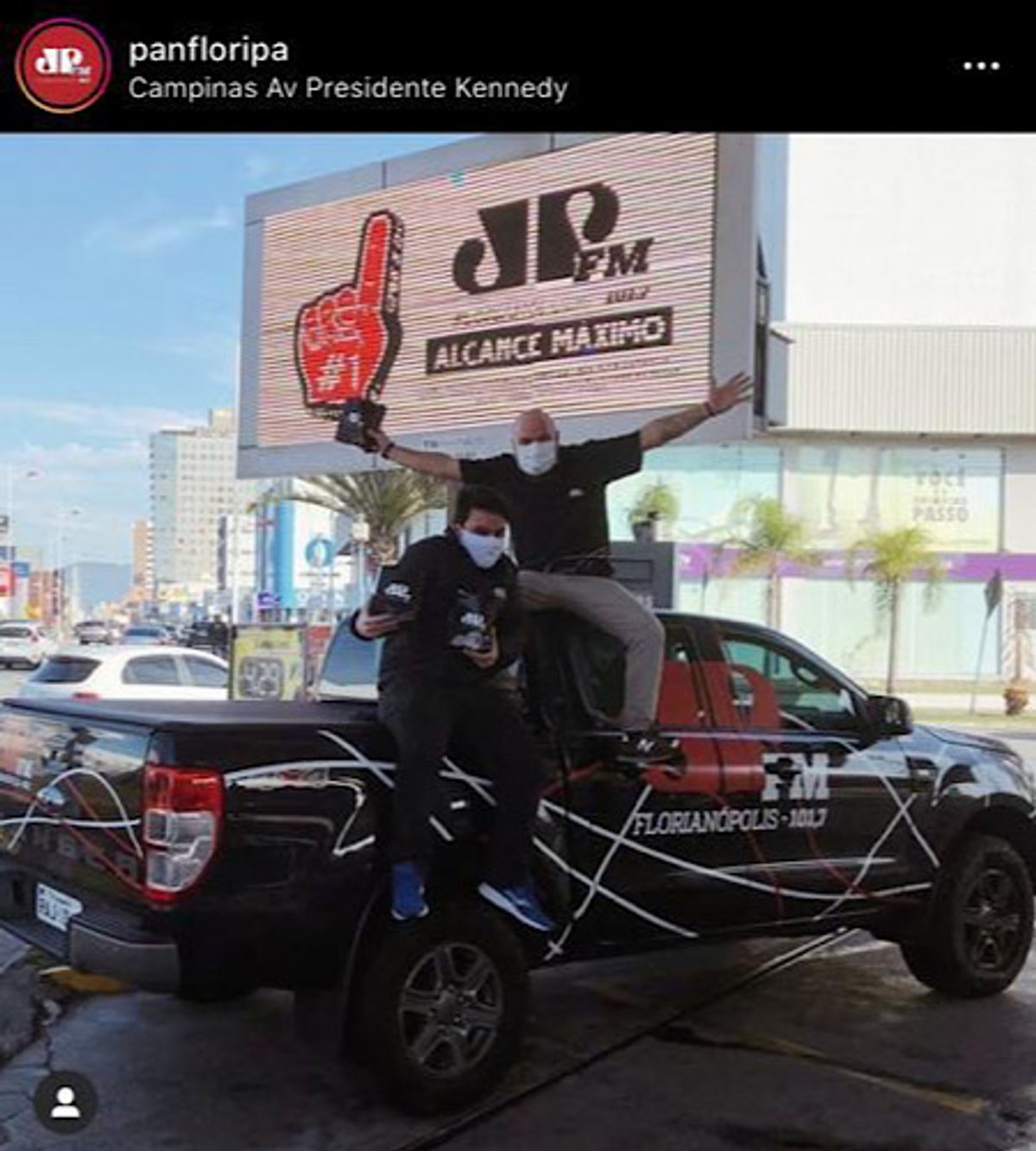 Jovem Pan FM realiza campanha para destacar  liderança no alcance máximo em Florianópolis