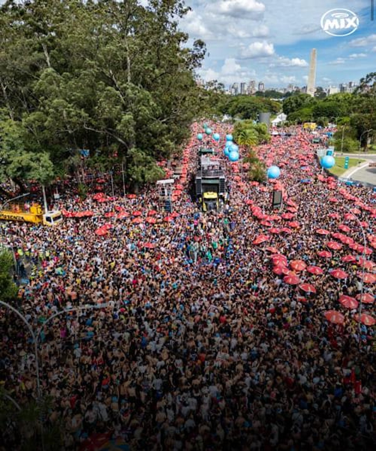 Bloco da Latinha da Rádio Mix FM leva mais de um milhão de foliões ao Parque do Ibirapuera