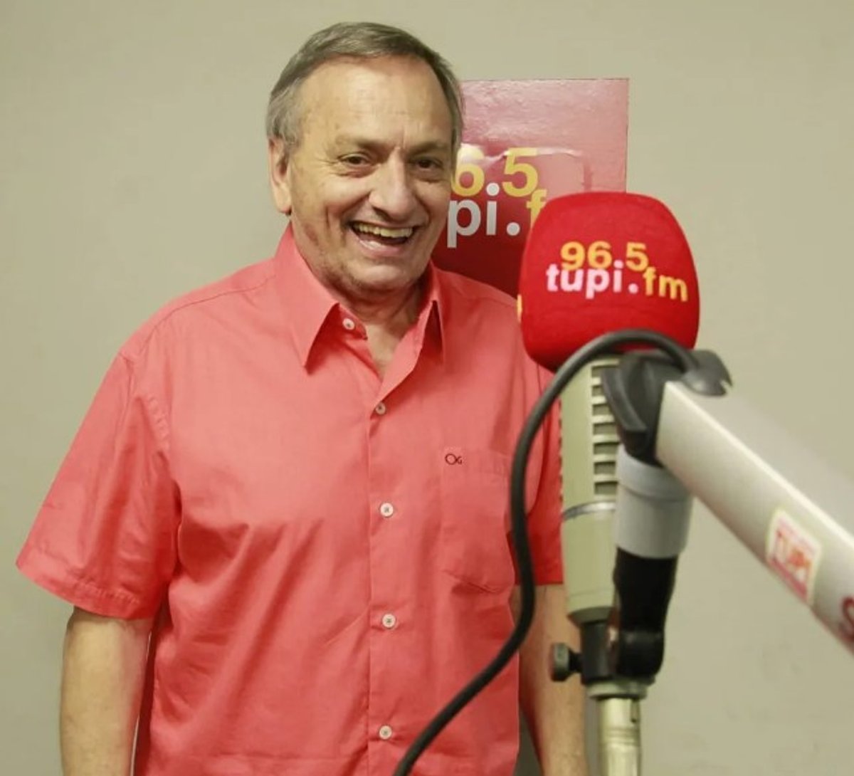 Petrópolis presta homenagem póstuma ao radialista Gilson Ricardo com nomeação de quadra esportiva