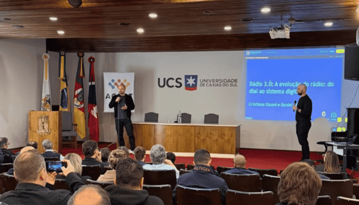 SindiRádio, Agert e UCS promovem capacitação sobre novas estratégias comerciais e uso de IA no rádio em Caxias do Sul (RS)