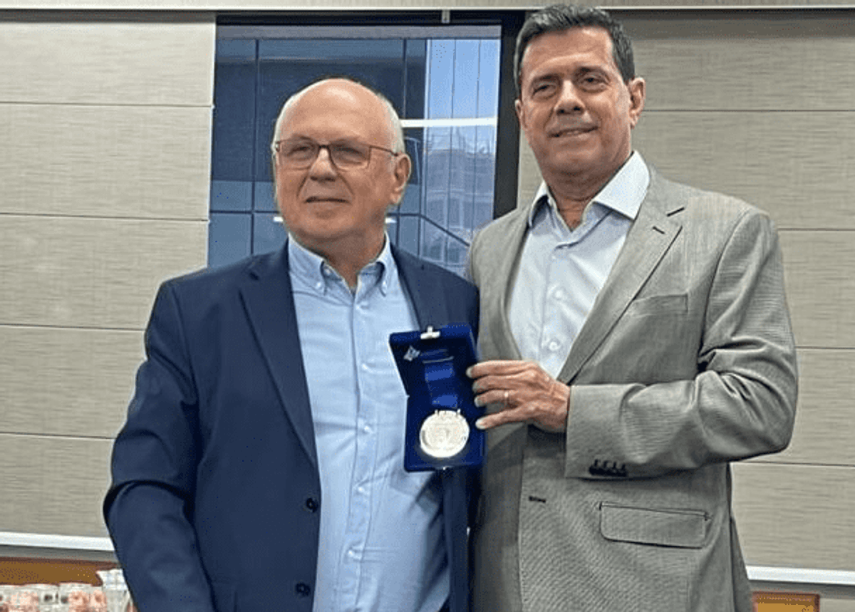 AESP presta homenagem ao Conselheiro da ANATEL, Moisés Queiroz Moreira