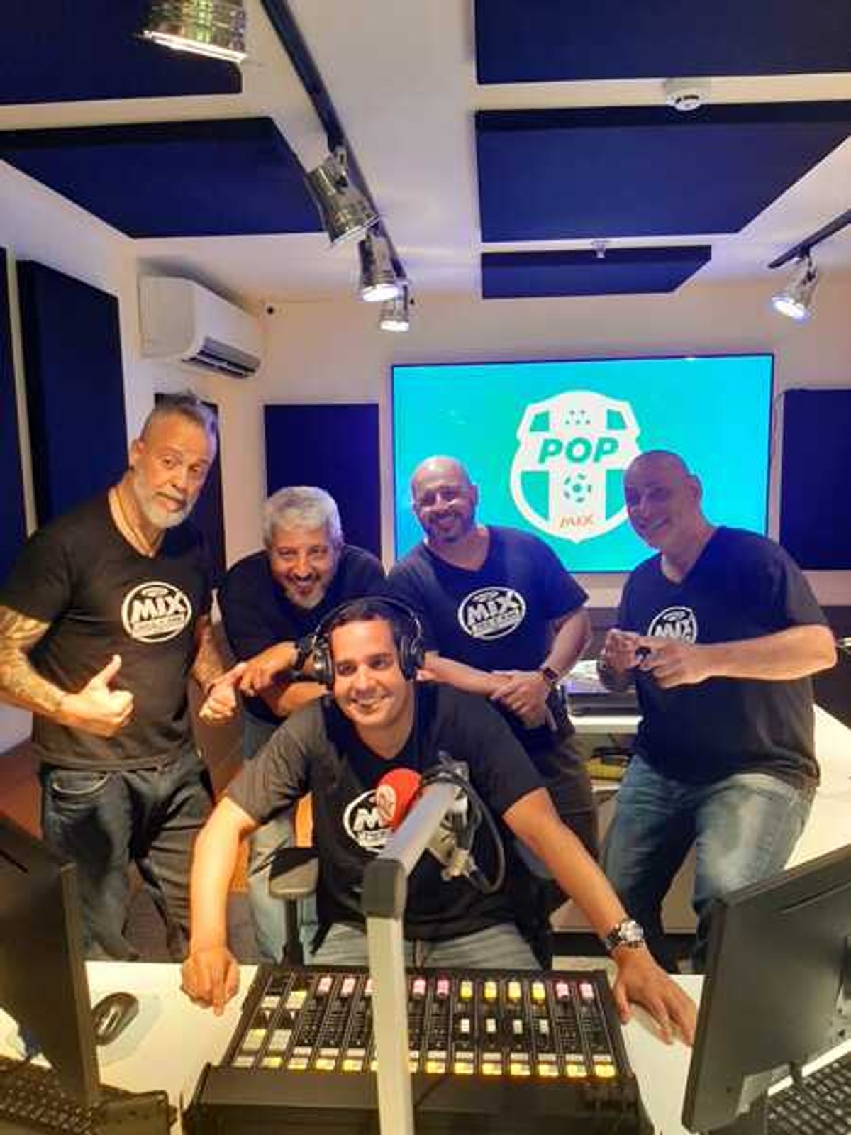 Rádio Mix FM terá programa Pop Bola em sua programação a partir da próxima segunda-feira (30) no Rio de Janeiro