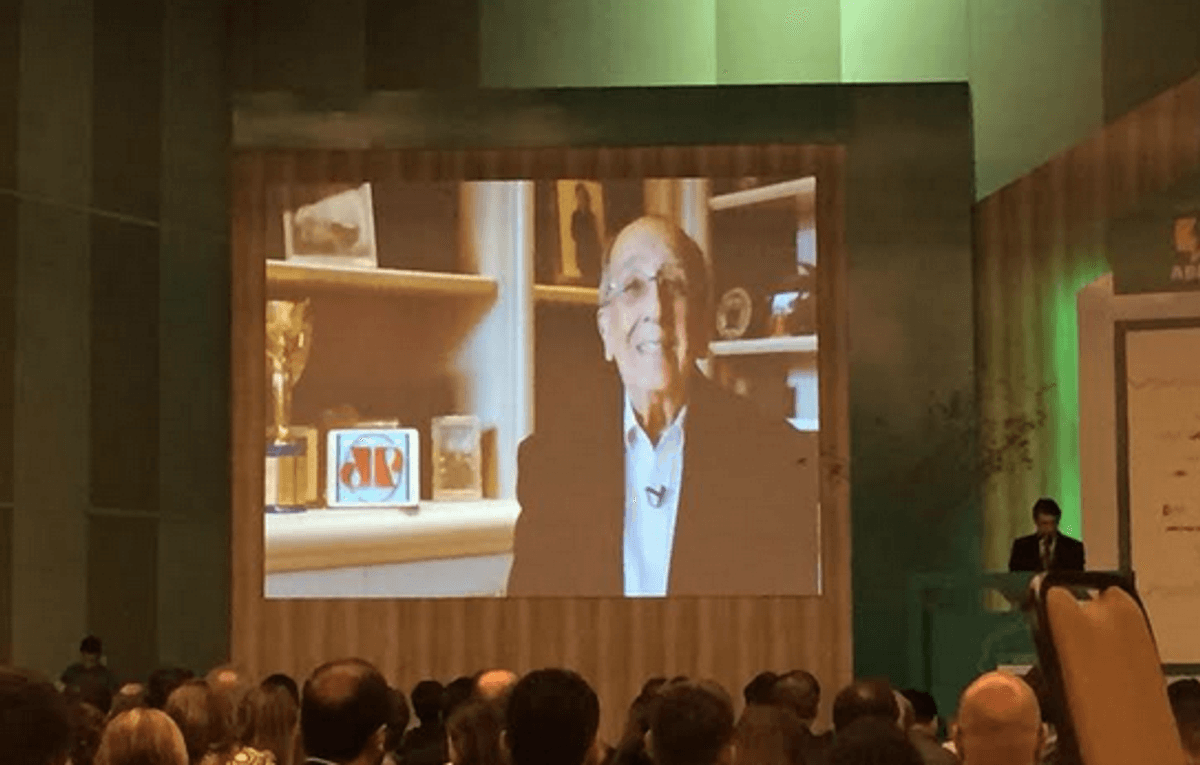 27º Congresso | Seo Tuta é homenageado com medalha de mérito da Radiodifusão e agradece por vídeo