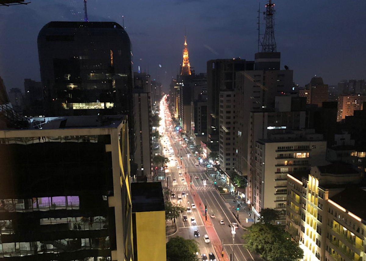 Panorama: Alpha FM segue líder e Band FM avança; Jovem Pan FM permanece no top 3 e Kiss FM ganha posições em São Paulo