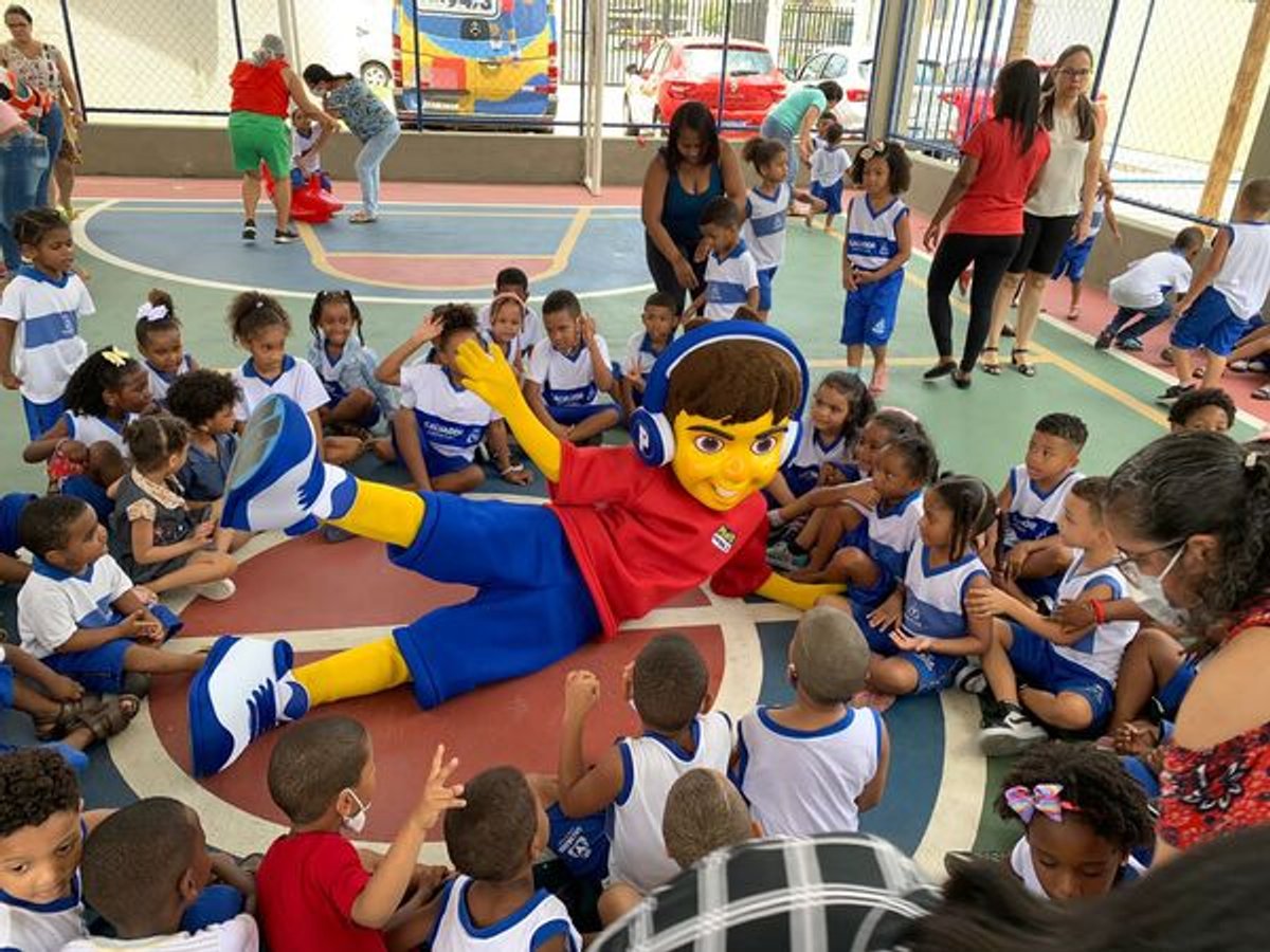 Piatã FM realiza ações solidárias em comemoração ao Dia das Crianças em Salvador