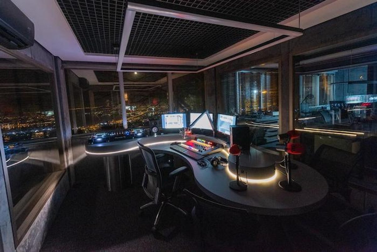 Jovem Pan News confirma afiliada em Florianópolis. Jovem Pan FM estreia em Guarapuava (PR) e Sinop (MT)