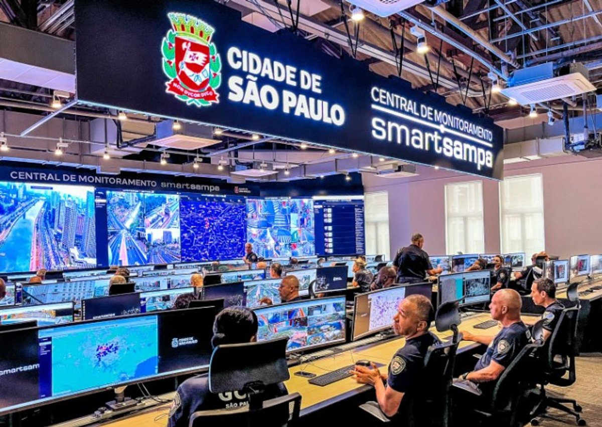 Rádio Bandeirantes transmite o programa Manhã Bandeirantes direto do Smart Sampa, em São Paulo