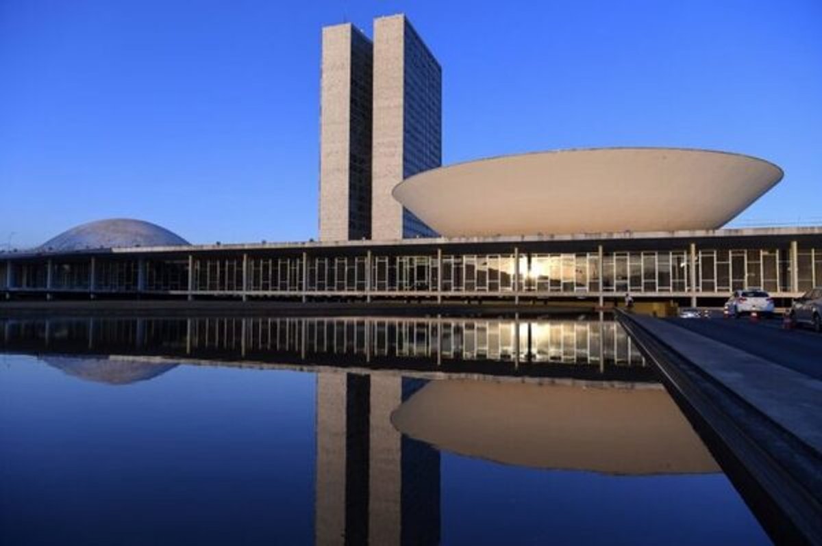 Câmara aprova isenção de tributos para rádios e TVs públicas ligadas à União