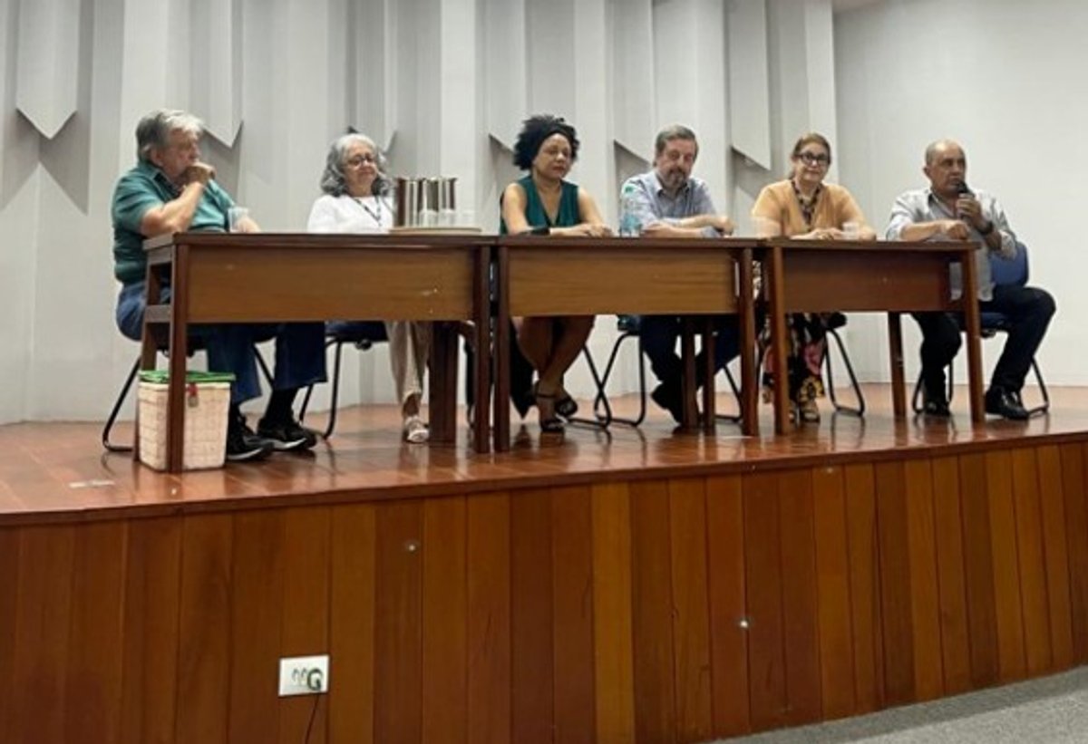 Rádio UFG e FIC  iniciam oficinas de introdução ao rádio com doação de acervo histórico