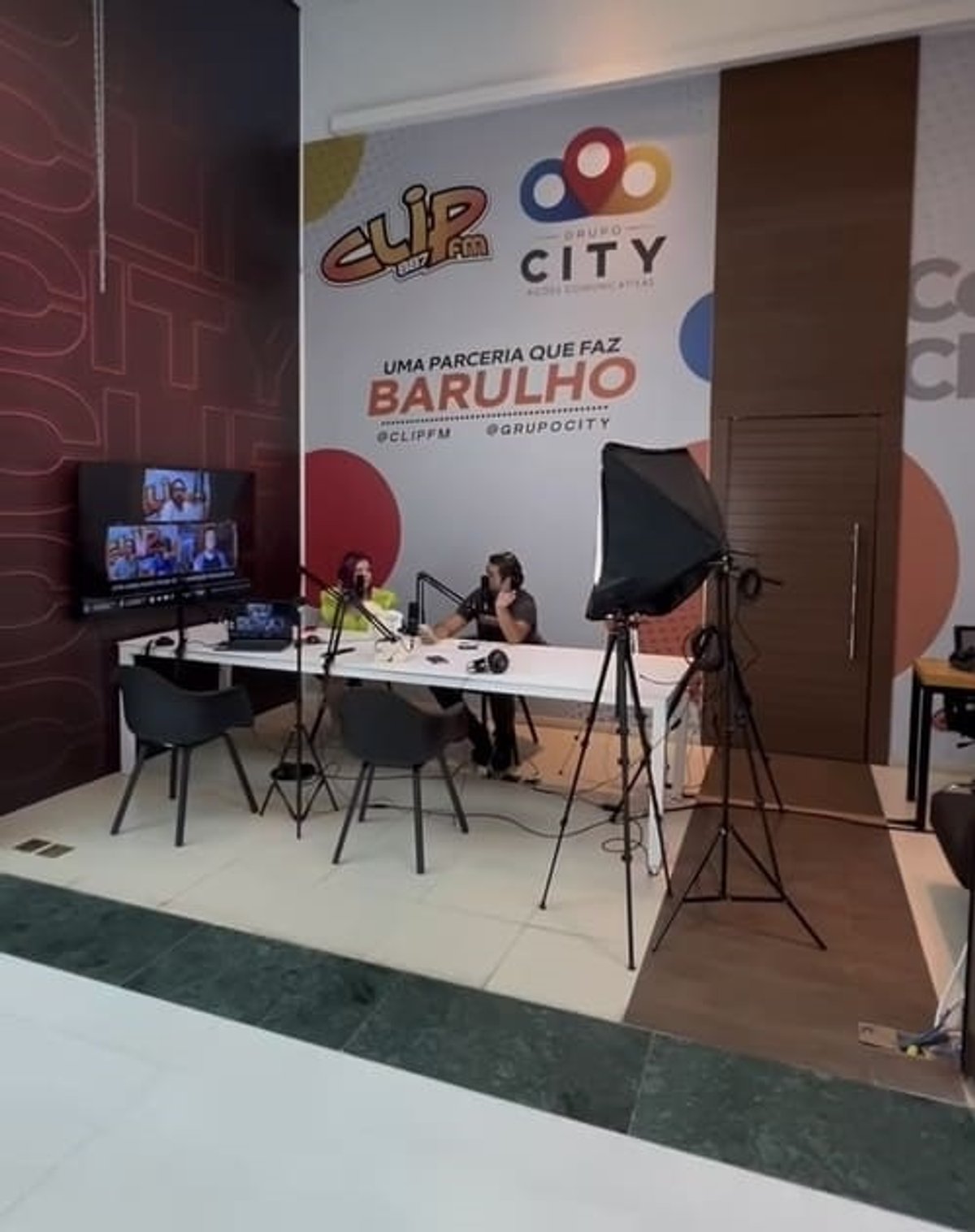 Clip FM estreia estúdio em shopping center de Indaiatuba (SP)