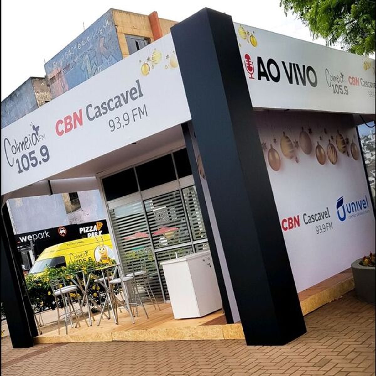 CBN e Colmeia FM transmitem suas programações direto de estúdio externo em Cascavel (PR)