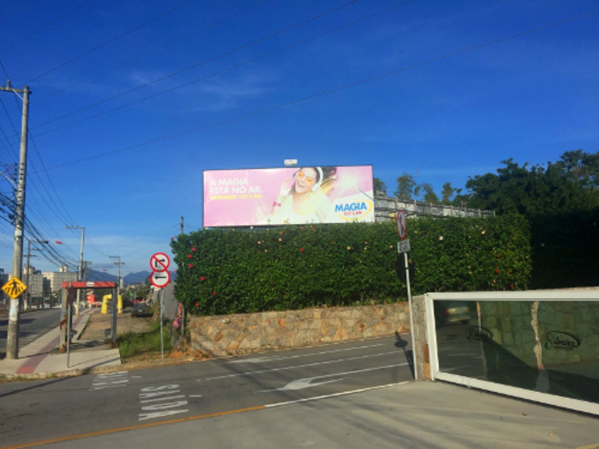 Magia FM faz divulgação de sua marca em ruas e avenidas de Florianópolis