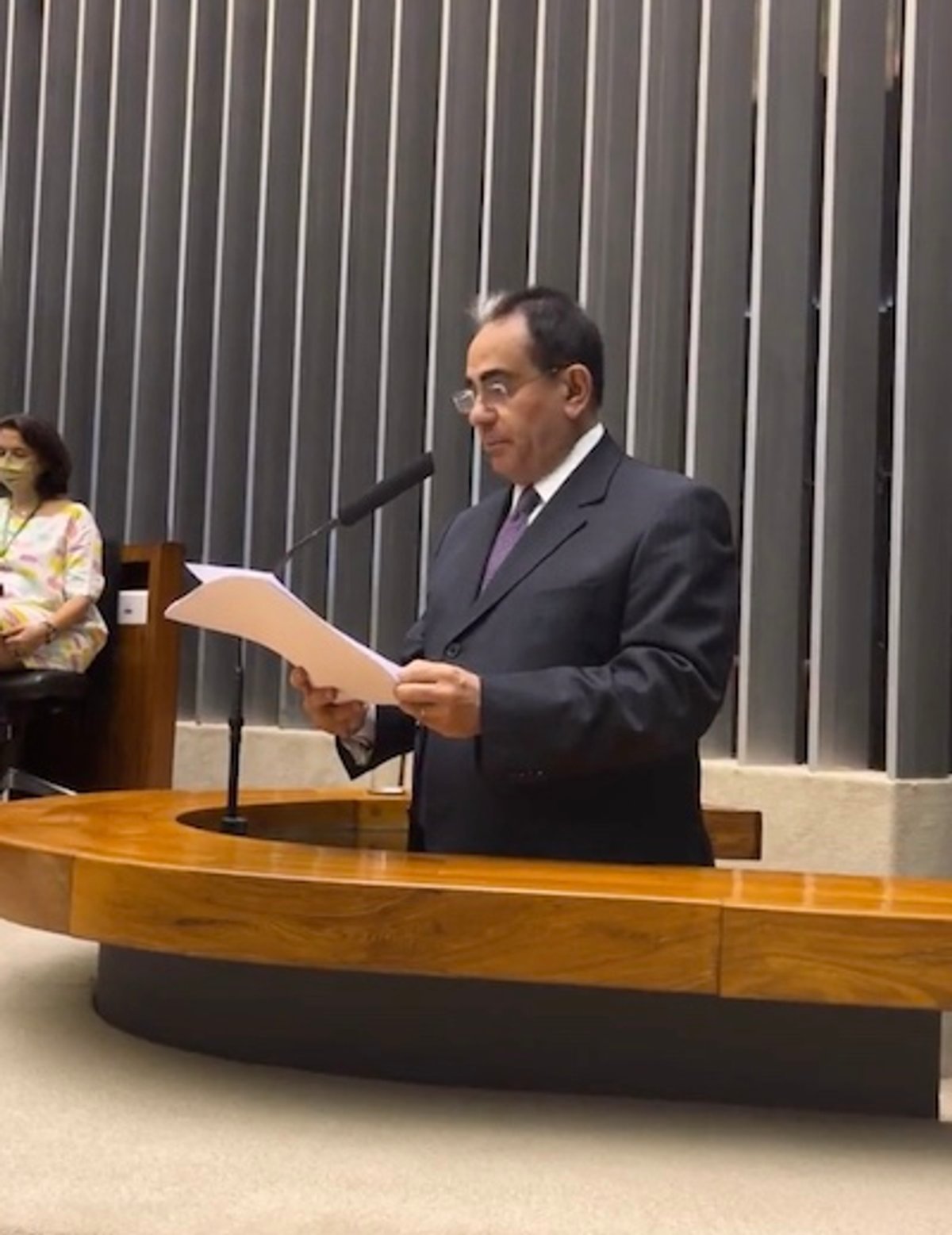 Câmara dos Deputados realiza sessão solene em homenagem ao centenário do rádio no Brasil
