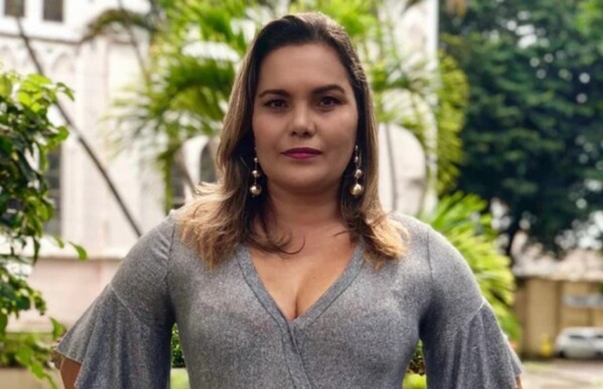 Carla Araújo assume apresentação do jornal Expresso do Dia na Cardeal FM de Salvador