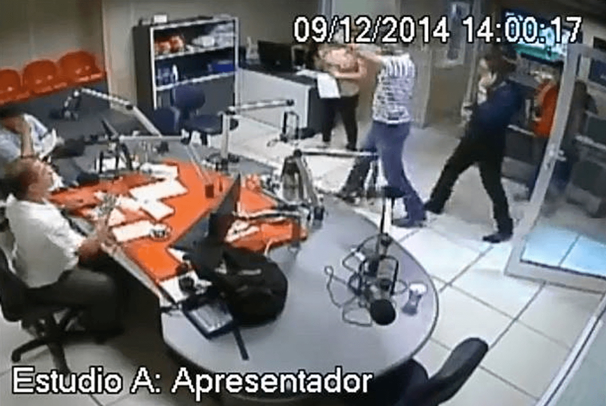 Atualizado: Polícia invade estúdio da Rádio Itatiaia para prender marido de vereadora mineira