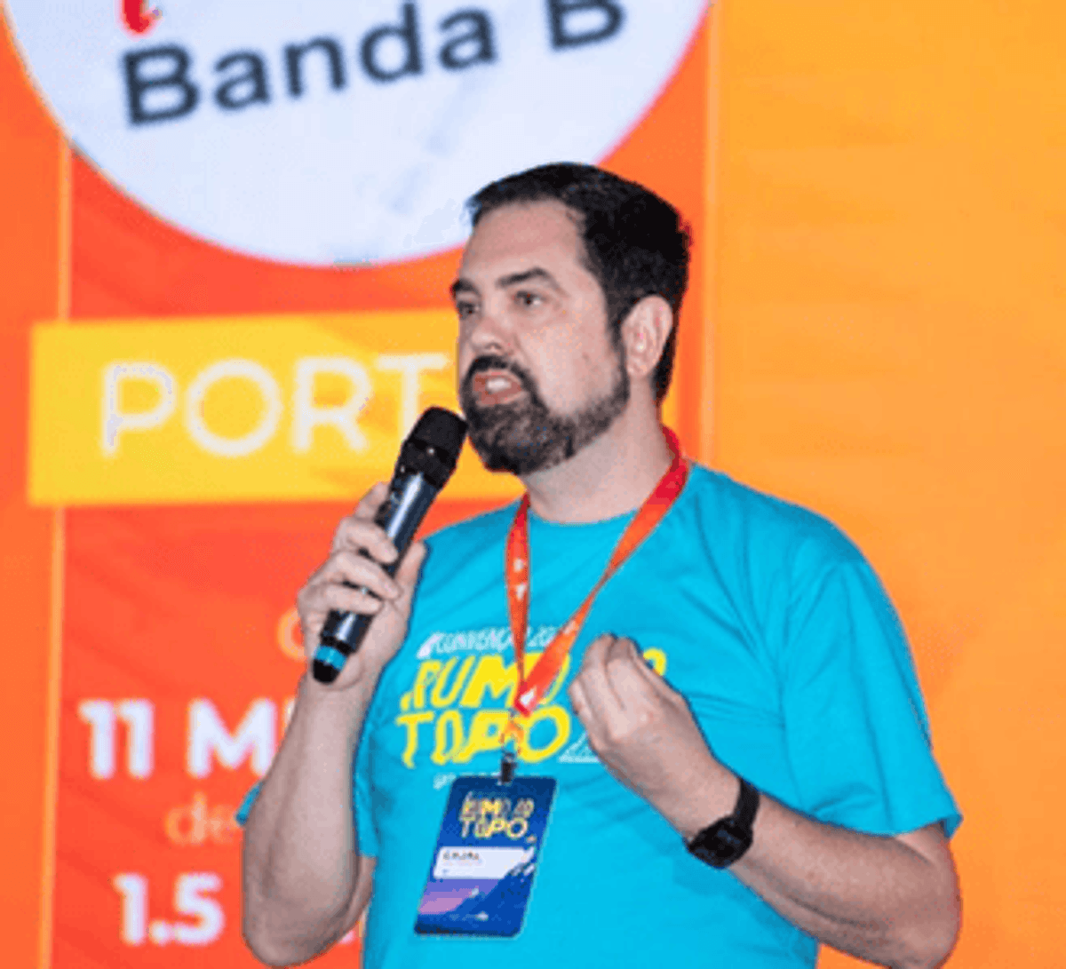 Cajal Júnior anuncia saída da direção da Rádio Banda B de Curitiba
