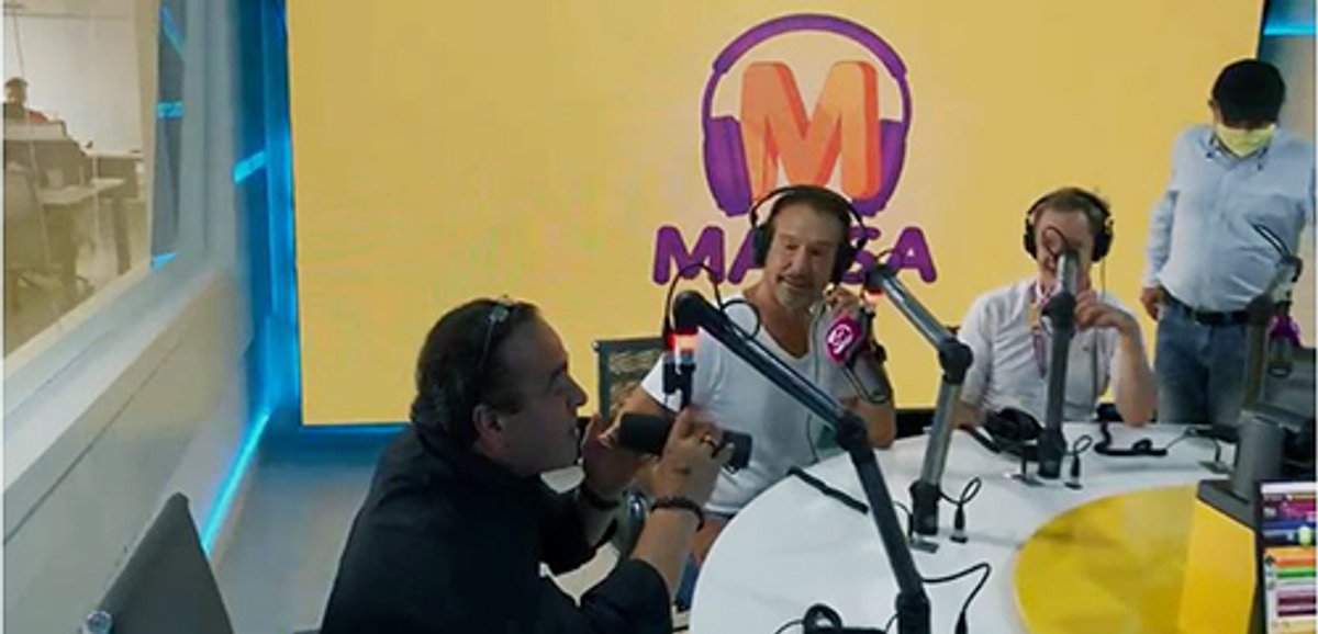 Emílio Surita, da Jovem Pan FM, participa de entrevista nos novos estúdios da Massa FM, em São Paulo