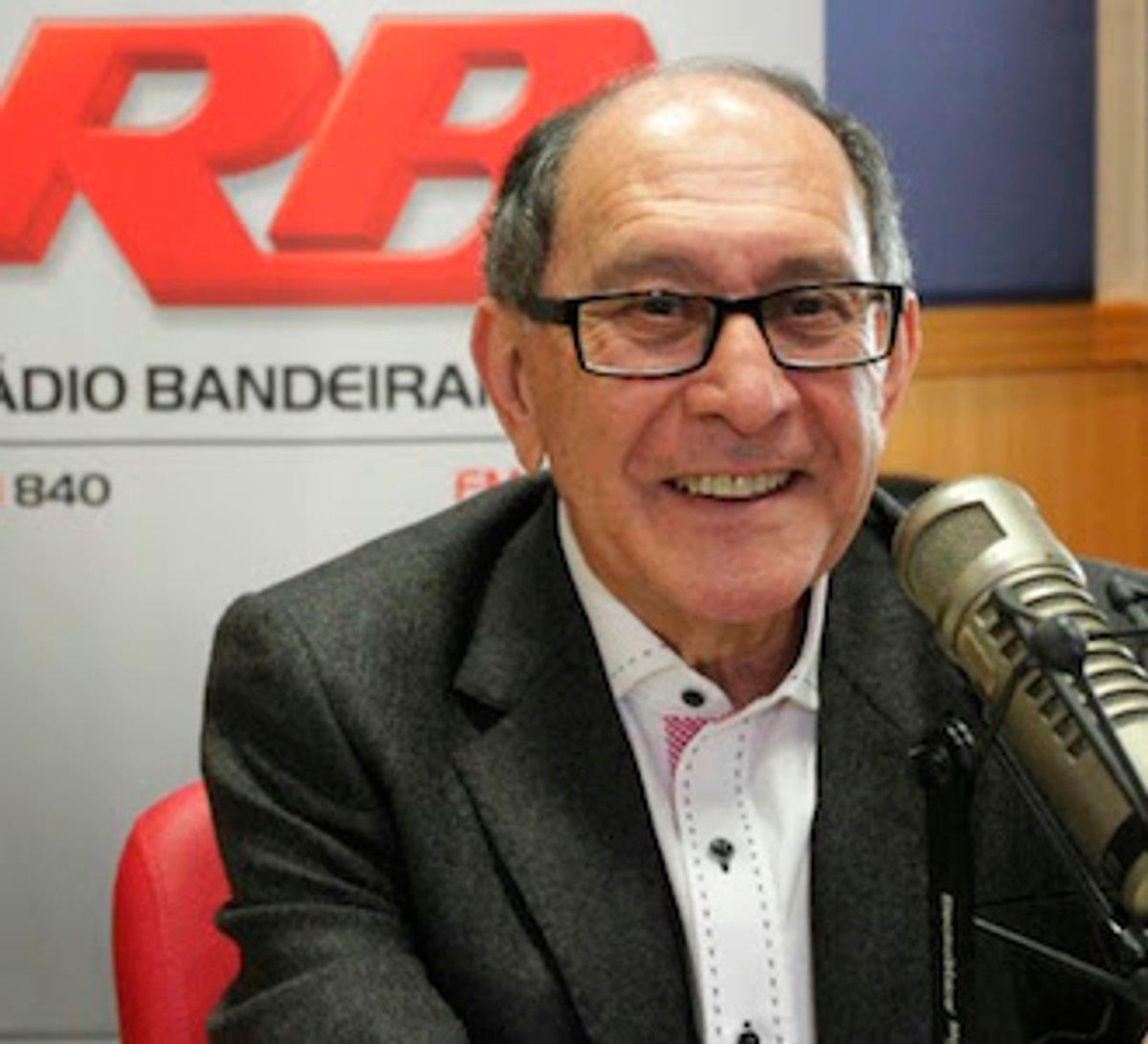 Extra: Rádio Bandeirantes confirma a rescisão de contrato com o narrador José Silvério