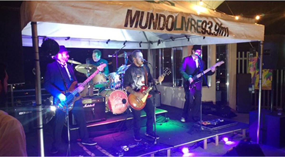 Mundo Livre FM recebe ouvintes e clientes em ação para o Dia Mundial do Rock