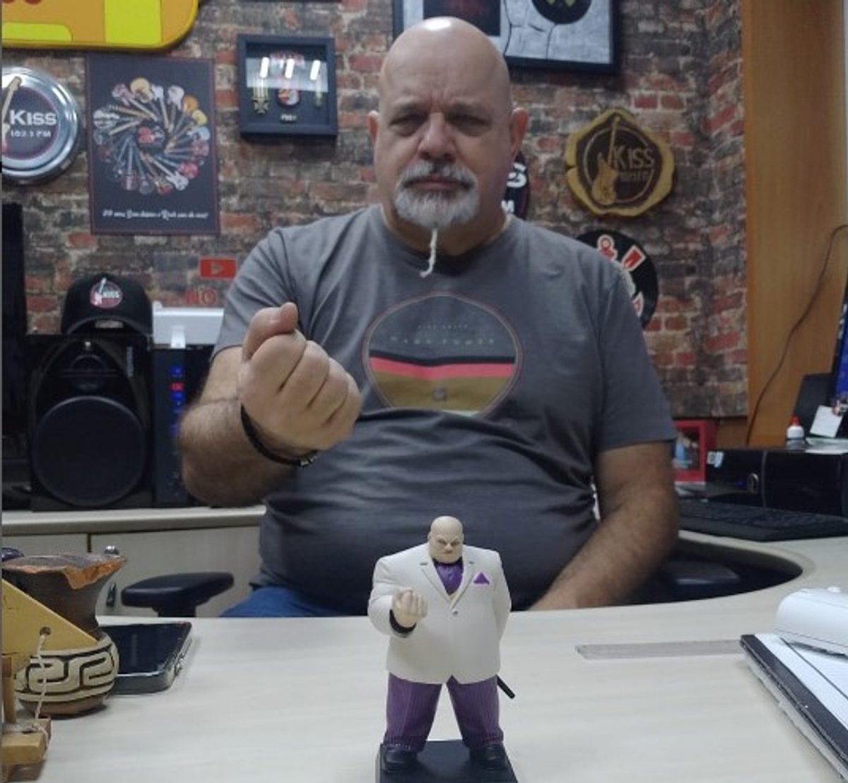 Evaldo Vasconcellos volta à direção da Kiss FM