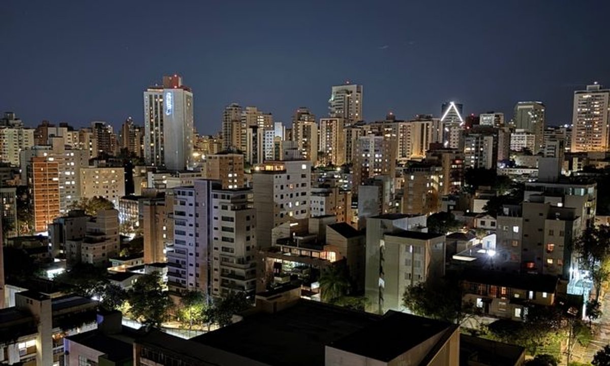 Panorama: Rádio Itatiaia, Liberdade FM e 98 FM avançam em Belo Horizonte; Alvorada FM dispara