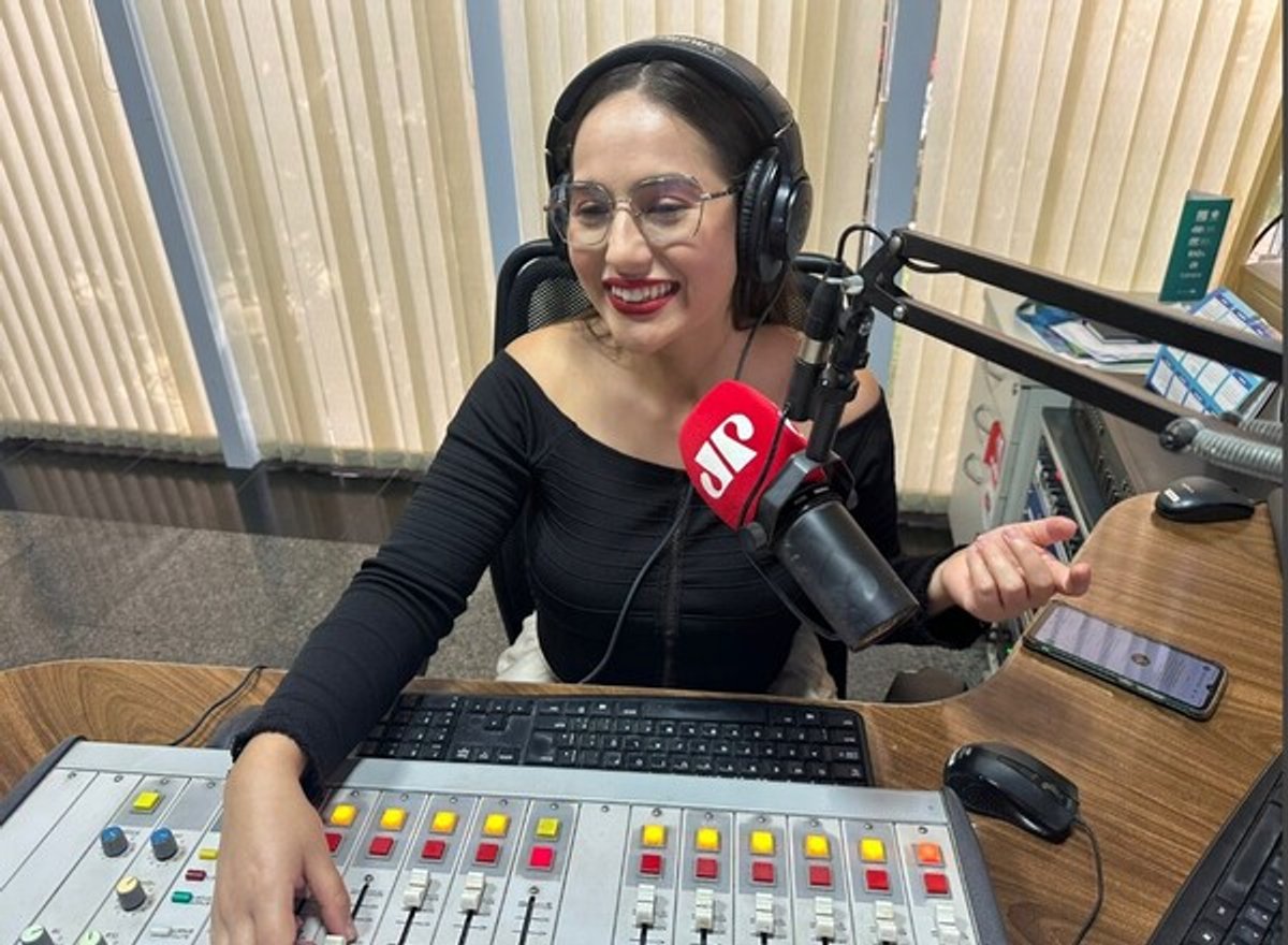 Jovem Pan FM completa 18 anos em operação em Ponta Grossa (PR)