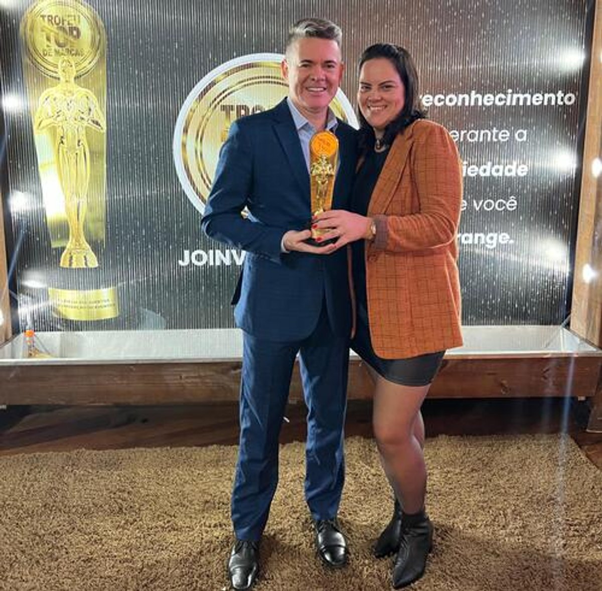 Prêmio Top de Marcas tem radialista da Jovem Pan FM como vencedor na categoria comunicador de rádio em Joinville (SC)