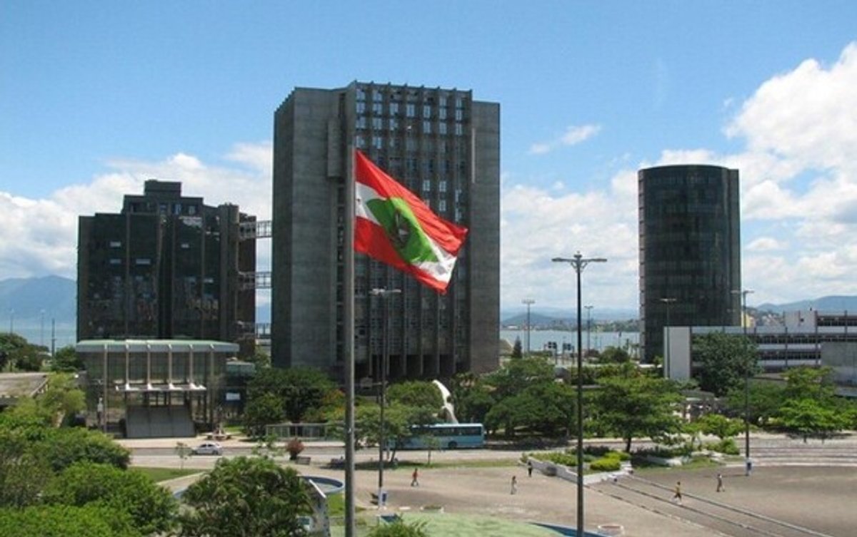 Decisão do TJSC proíbe rádio comunitária de veicular anúncios comercial em Santa Catarina