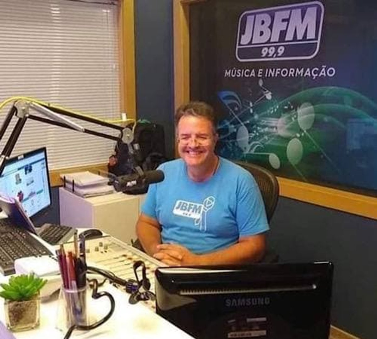 Locutor Robson França, da JB FM, morre em Petrópolis, na região serrana do Rio de Janeiro