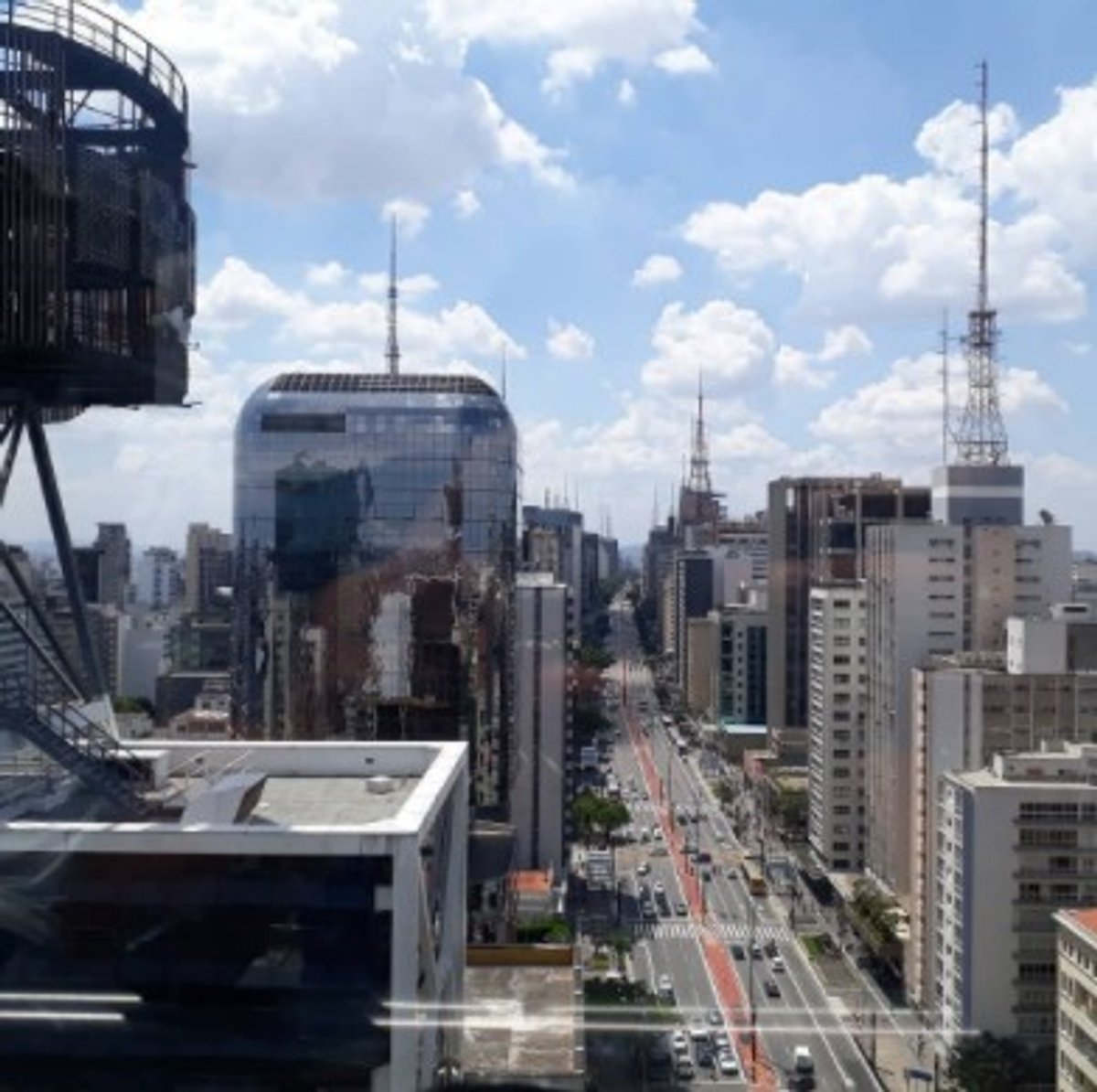 Berço das primeiras transmissões de rádio e sede de várias emissoras, Avenida Paulista completa 130 anos