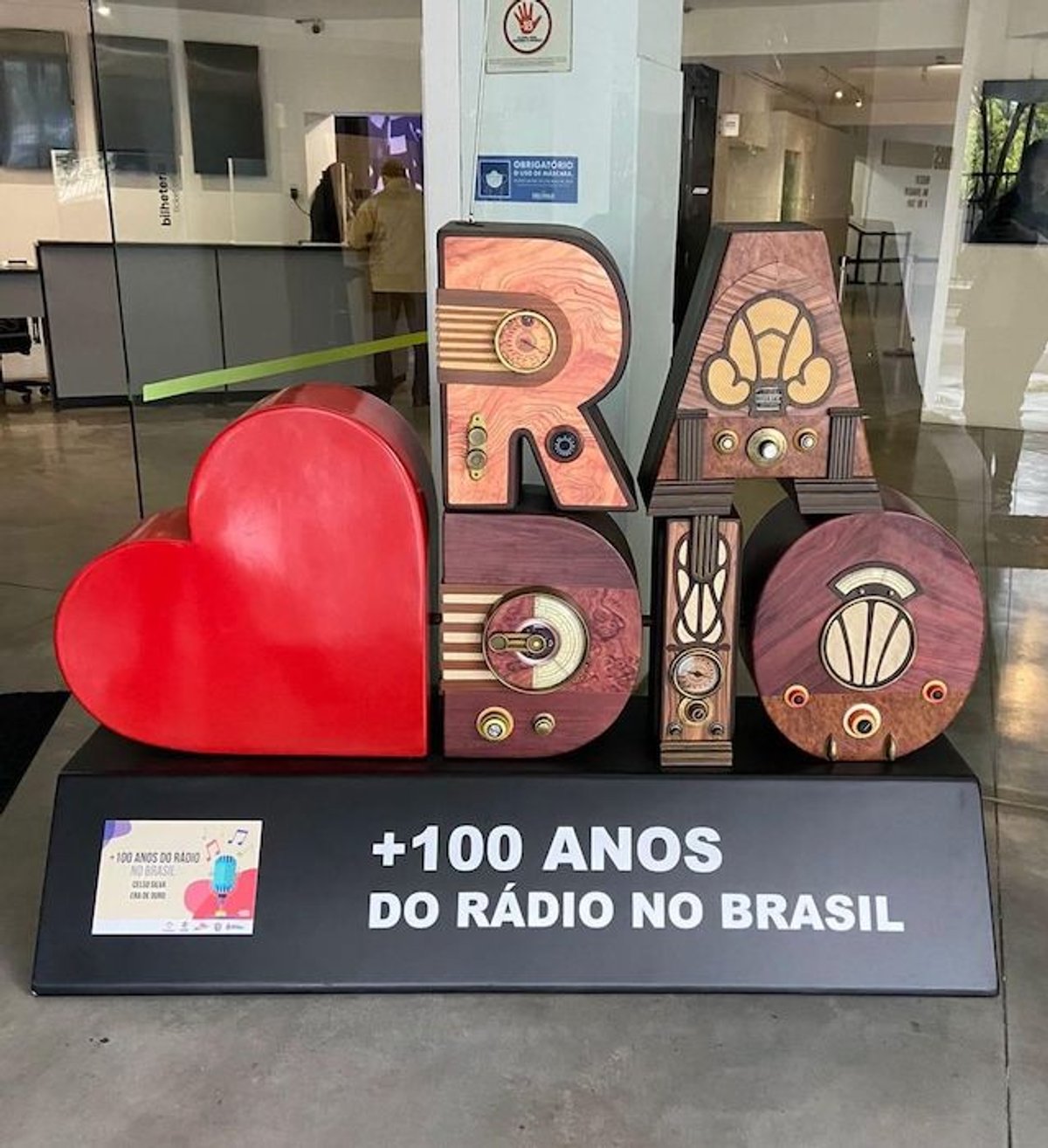 Em ação promovida pela AESP, esculturas de rádio serão espalhadas por São Paulo
