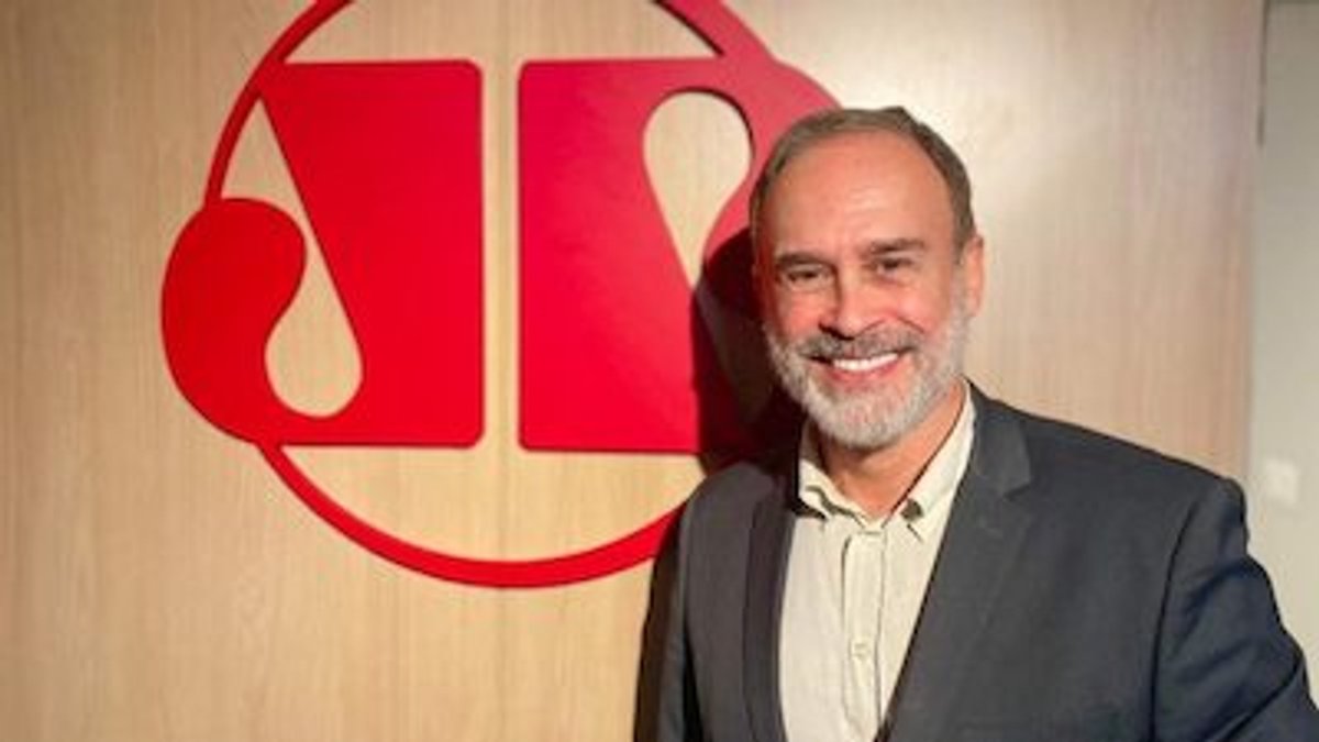 Com 40 anos de profissão, Osny Martins anuncia aposentadoria da Jovem Pan News em Joinville (SC)