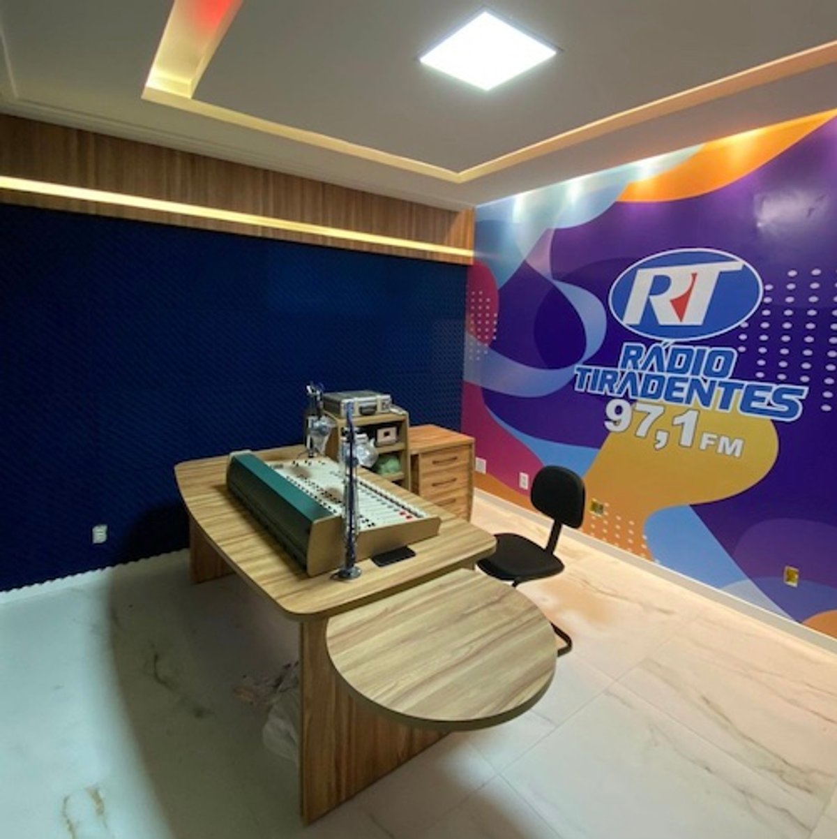 Rádio Tiradentes FM inicia transmissão de sua programação experimental em Belém (PA)