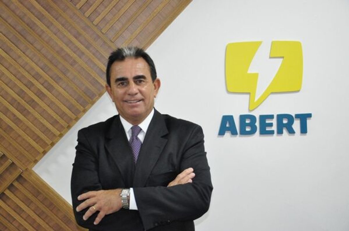 Plantão: Flávio Lara Resende é reconduzido à presidência da ABERT
