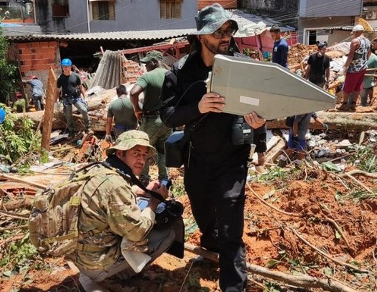 Anatel usa equipamento que monitora sinais de aparelho celular no resgate às vítimas das chuvas no litoral paulista