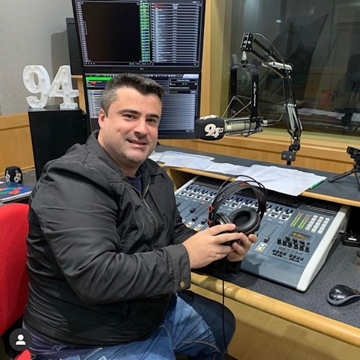 94 FM planeja novidades em sua programação em Bauru (SP) e anuncia contratação de locutor