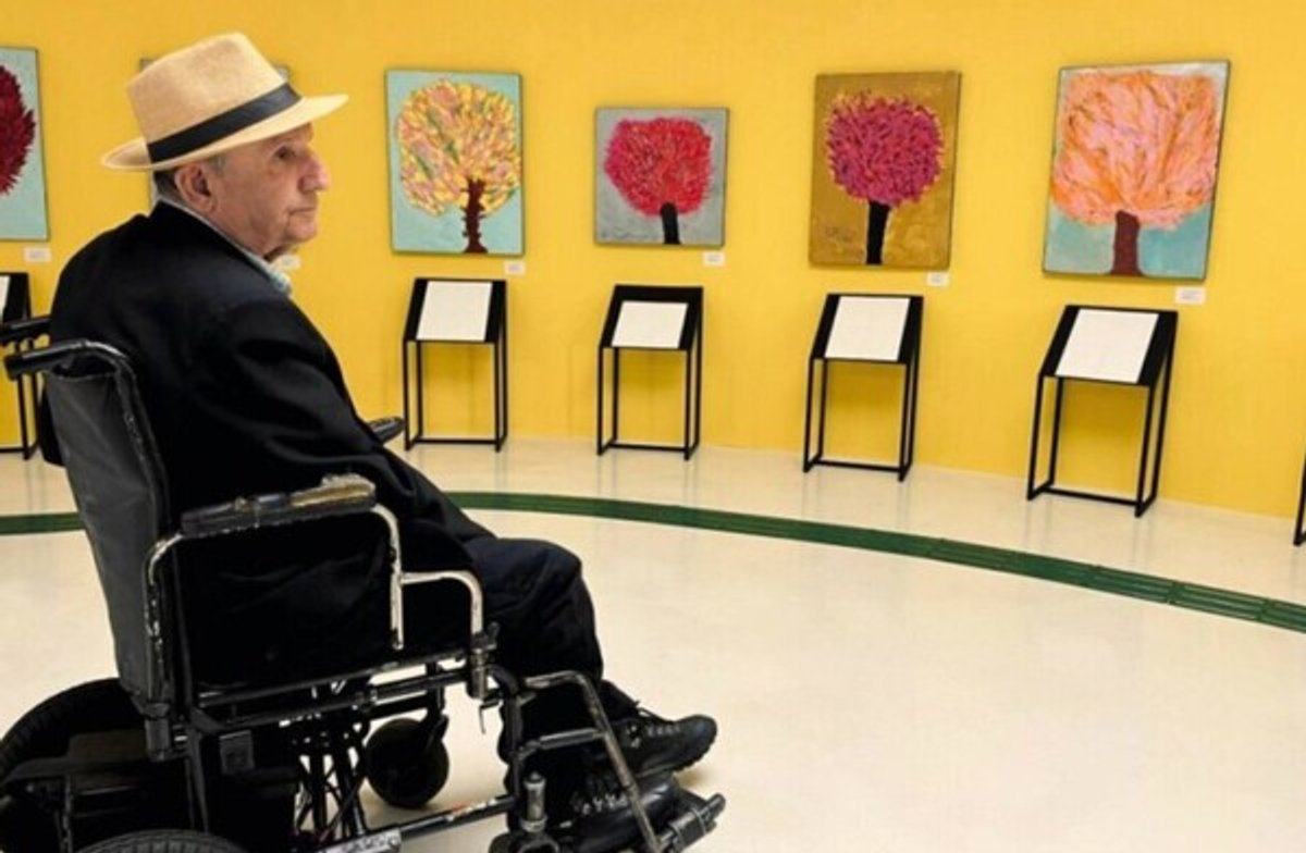 Ex-narrador esportivo Osmar Santos é homenageado com exposição acessível no Museu da Inclusão, em São Paulo