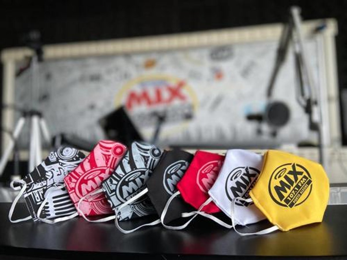 Rádio Mix FM promove ação solidária para trocar alimentos e agasalhos por kit contendo máscara e chocolates