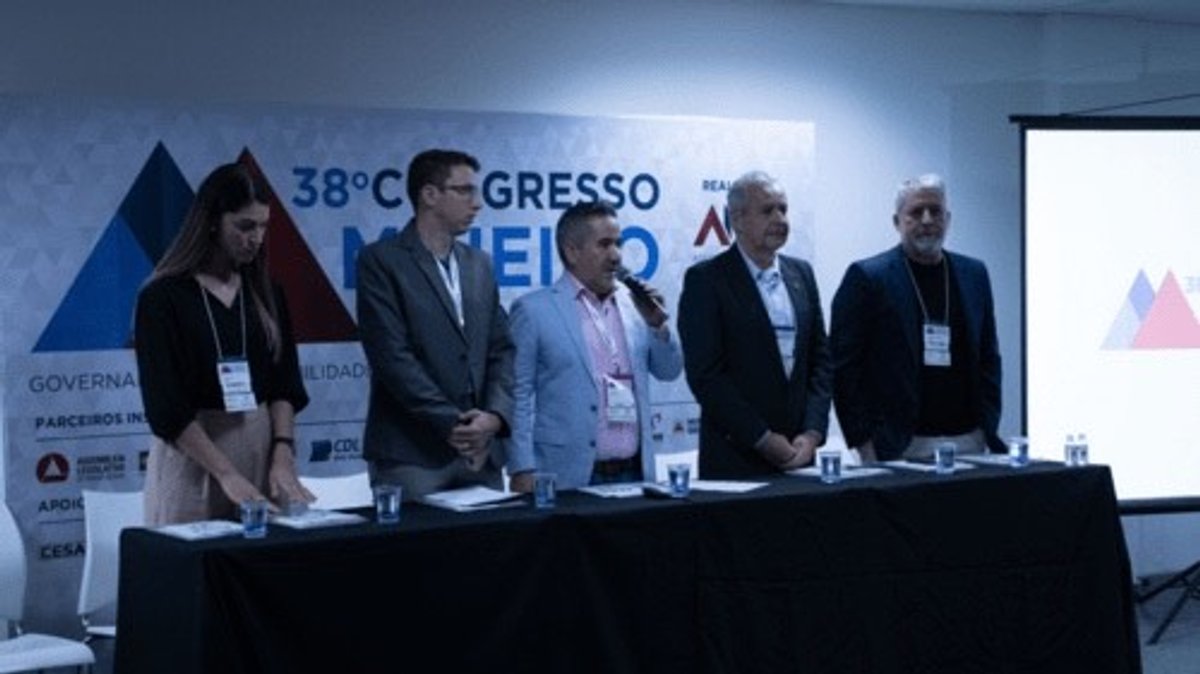 Com palestra sobre o consumo de rádio no interior, Amirt participa do 38º Congresso Mineiro de Municípios
