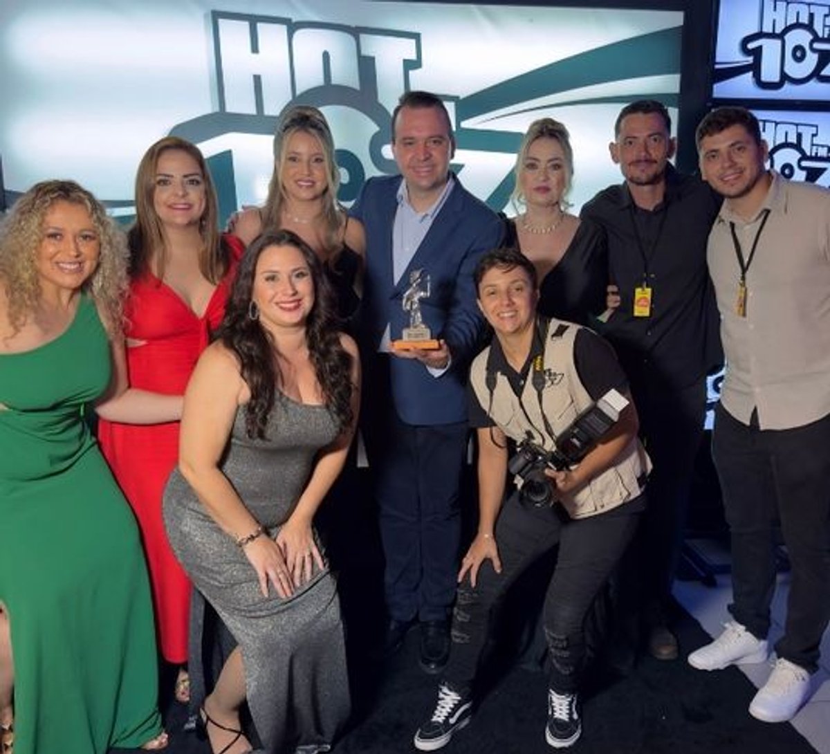 Hot 107 FM vence na categoria rádio do Prêmio Melhores do Ano 2024 no Centro Paulista