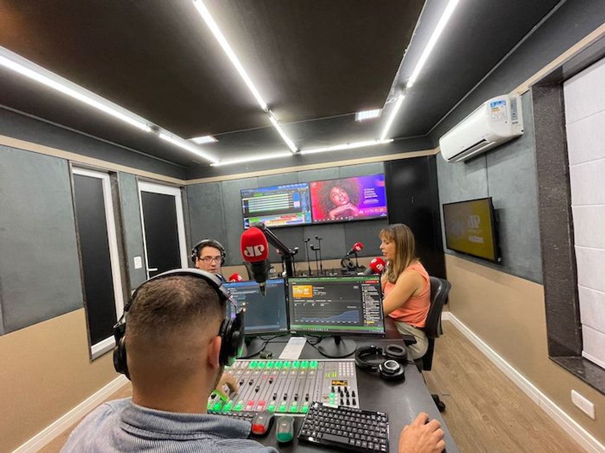 Jovem Pan News Curitiba comemora primeiro aniversário marcado por avanços de audiência