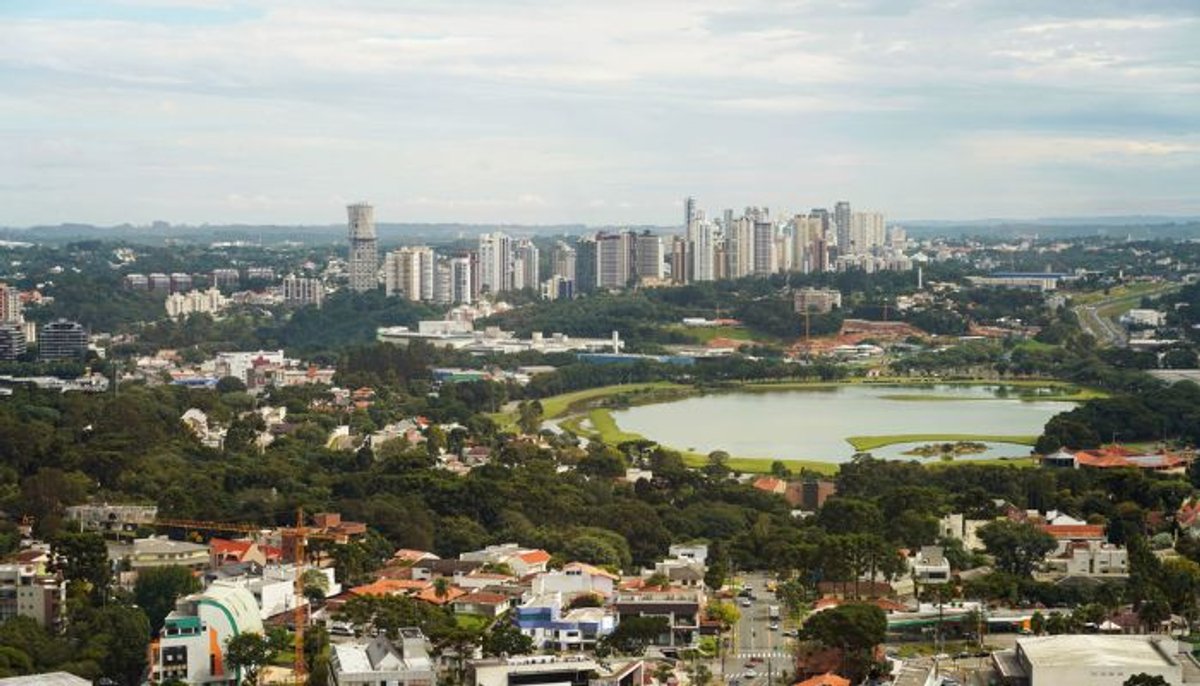 Panorama: 98 FM amplia vantagem na liderança em Curitiba; Mundo Livre FM continua avançando