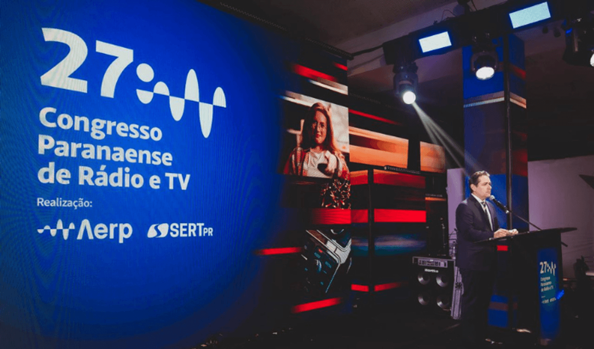 Congresso da AERP  tem início em Curitiba com celebração dos 50 anos da associação paranaense
