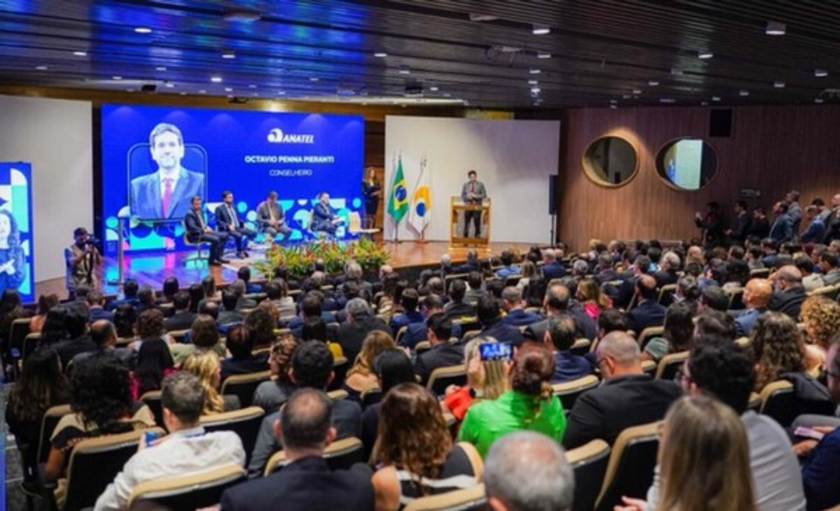 Ministro das Comunicações participa de posse dos novos conselheiros da Anatel