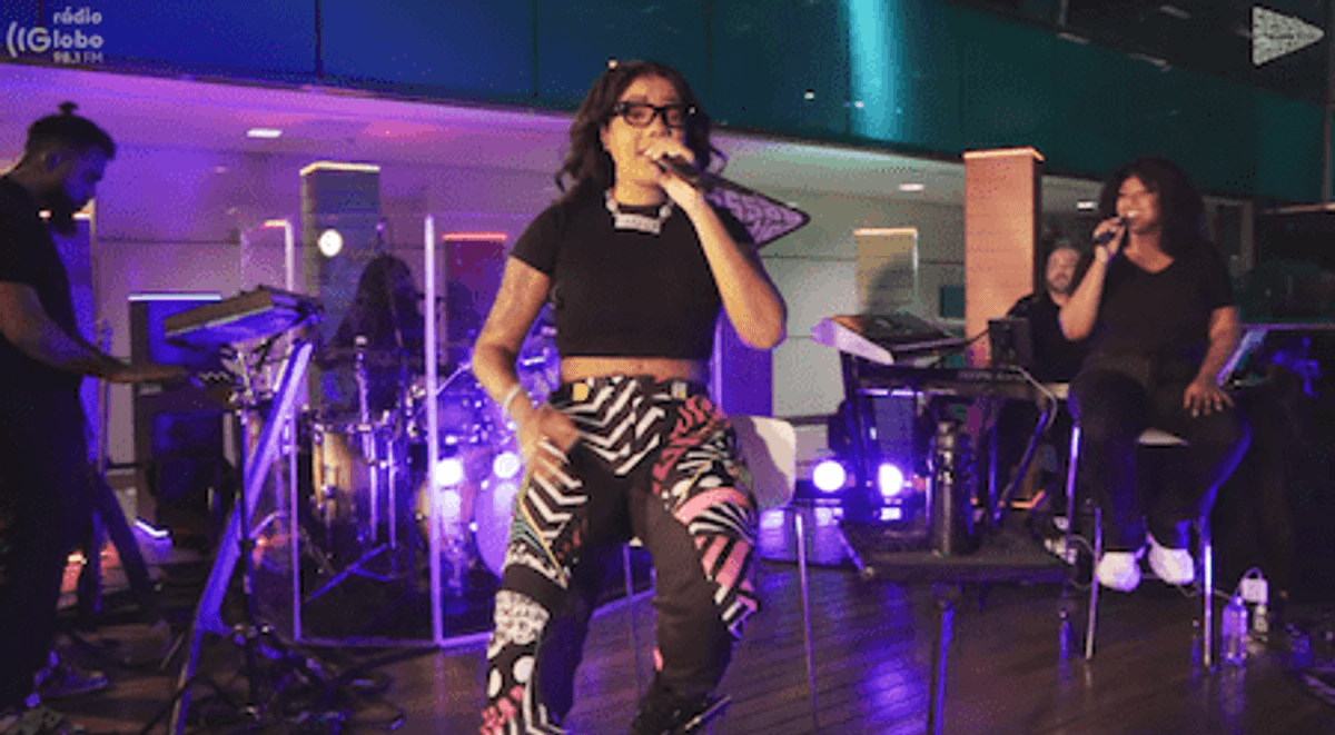 Rádio Globo volta a veicular Sessão Acústica em sua programação. Retorno contou com a cantora Ludmilla