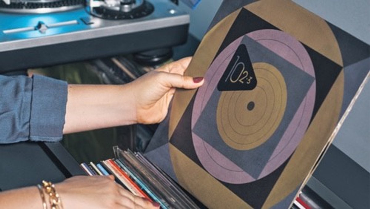102.3 FM lança campanha para reforçar o posicionamento da marca