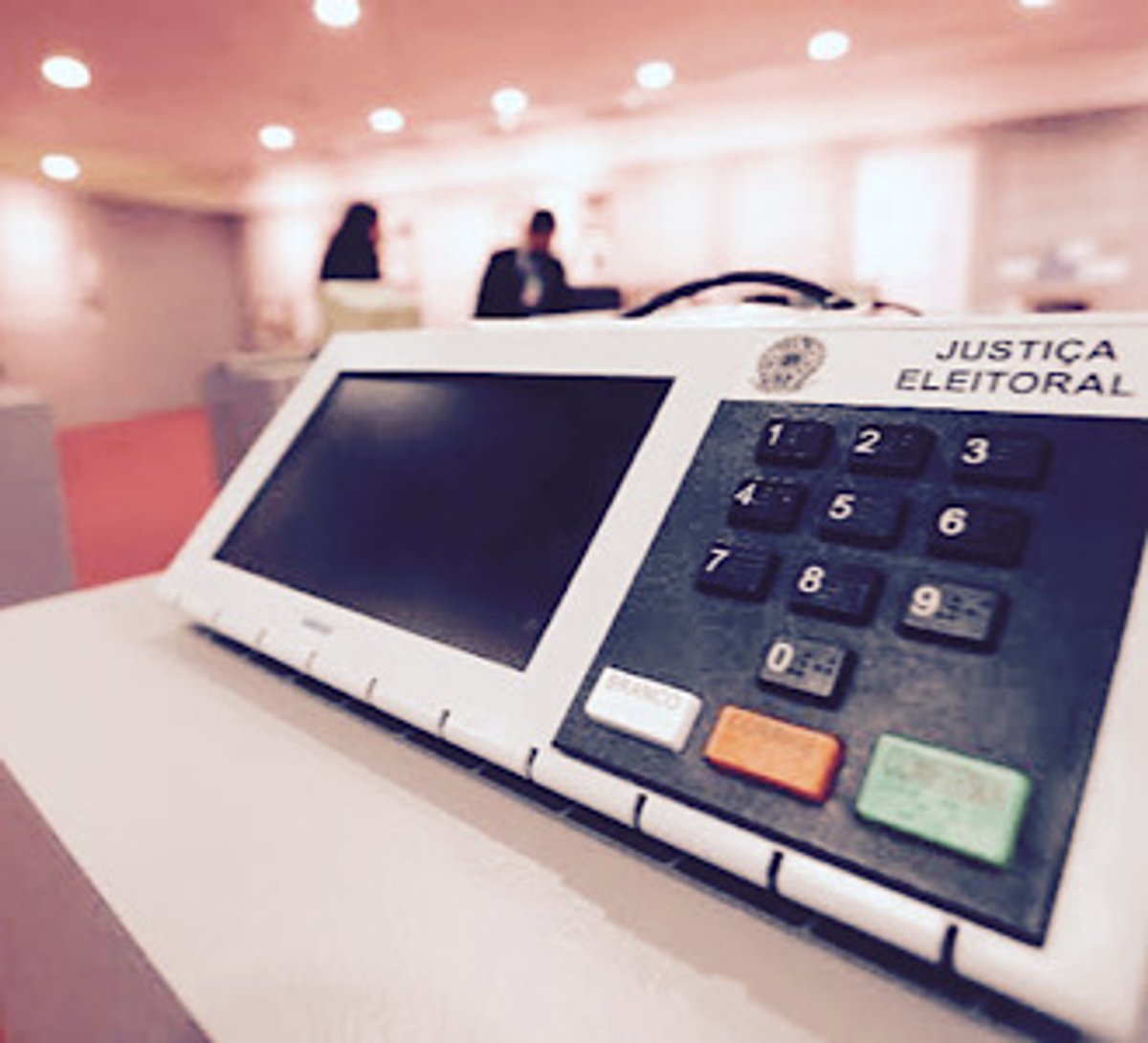 TSE pode requisitar até 10 minutos diários de tempo das emissoras para a divulgação de comunicados